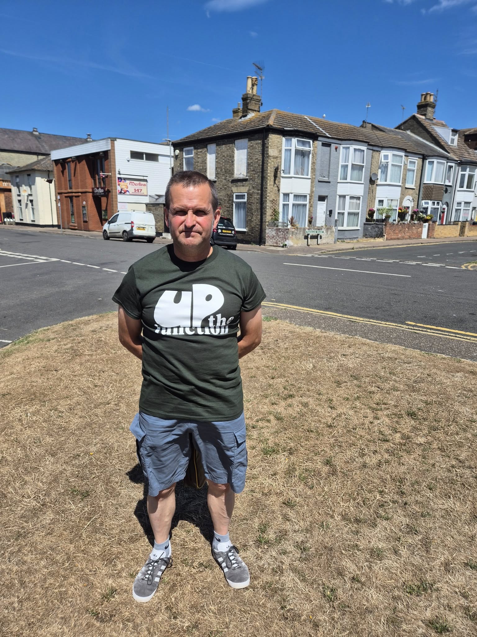 UP THE JUNCTION T-SHIRT - Image 11